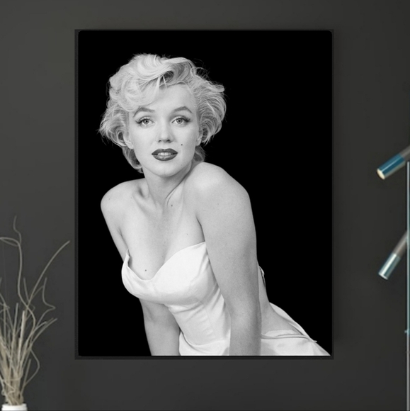 Marilyn Monroe B&W Vintage Rare Poster Print Framed 12x18 Wall Decor - Picture 1 of 1